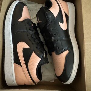 Air Jordan 1 low Black and coral